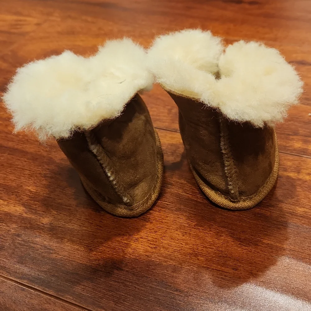 NWOT Made in New Zealand Baby Boots size S